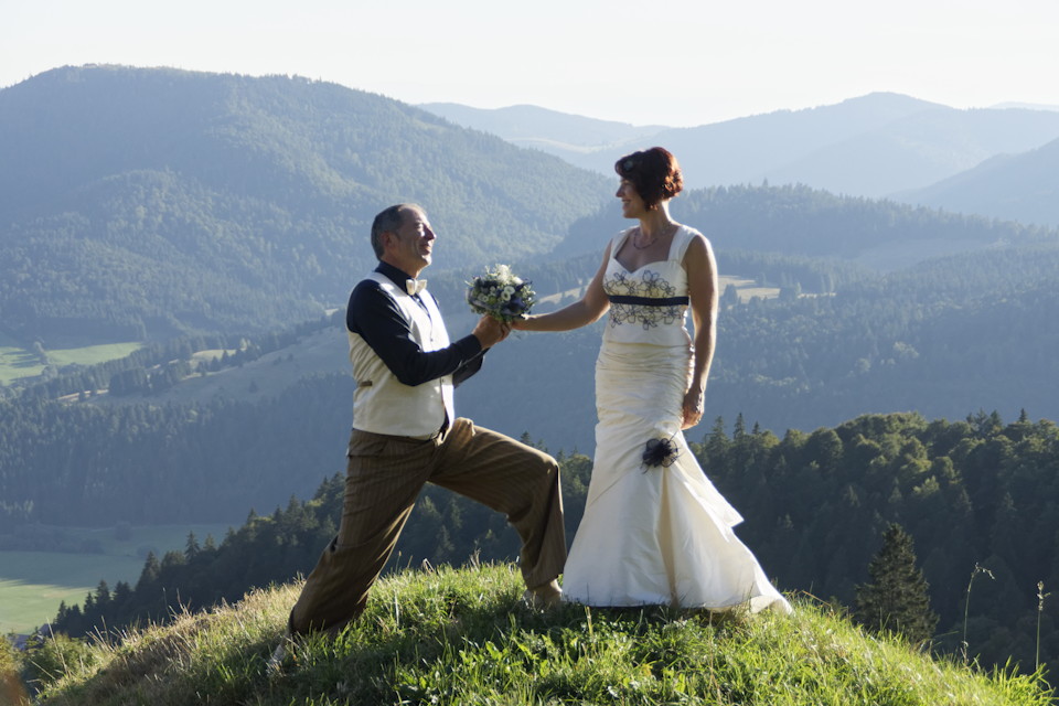 Herzfenster-Foto | Hochzeitsfotografin Verena Wehrle, Hochzeitsfotografen &middot; Video Todtnau, Kontaktbild