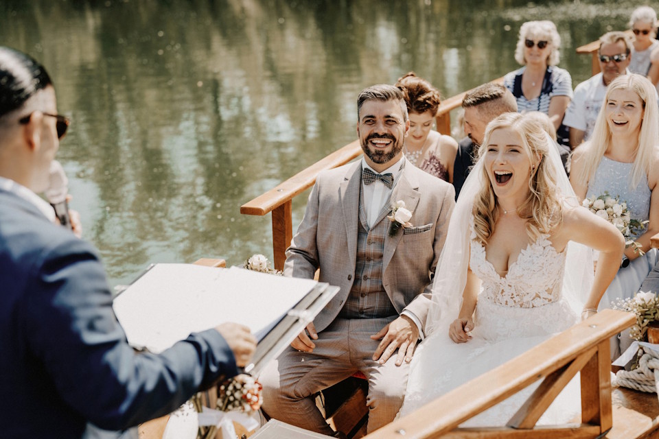 Trauredner mit Stil - Freier Redner & Gesang in einem Bild 1